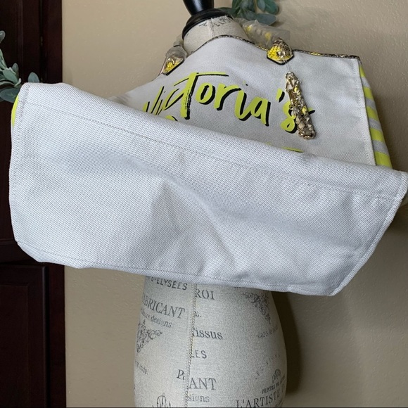Victoria Secrets Tote Weekender Bag - Picture 5 of 9